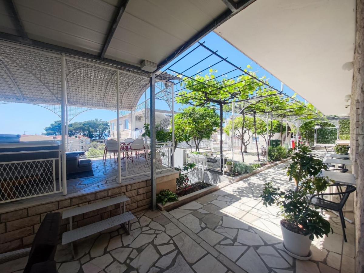 B&B Villa Ivona Baška Voda Buitenkant foto