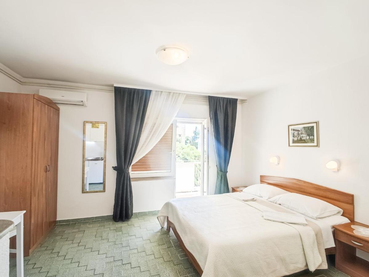 B&B Villa Ivona Baška Voda Buitenkant foto